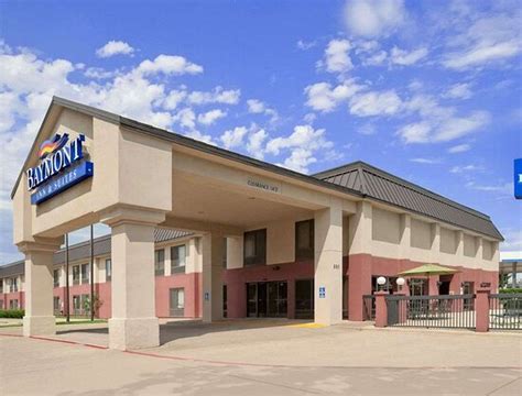 Baymont by Wyndham Lewisville .